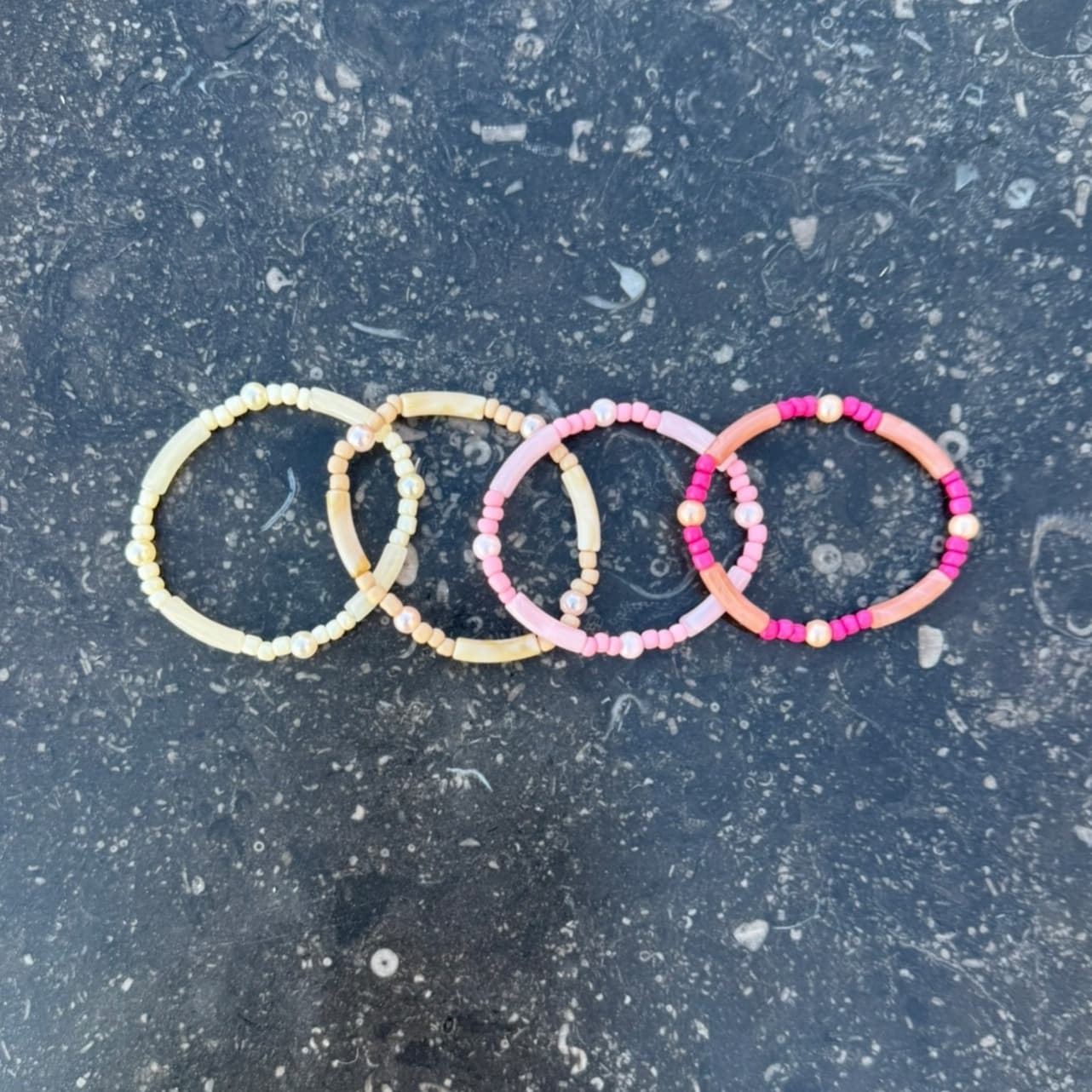 Färgstarka armband