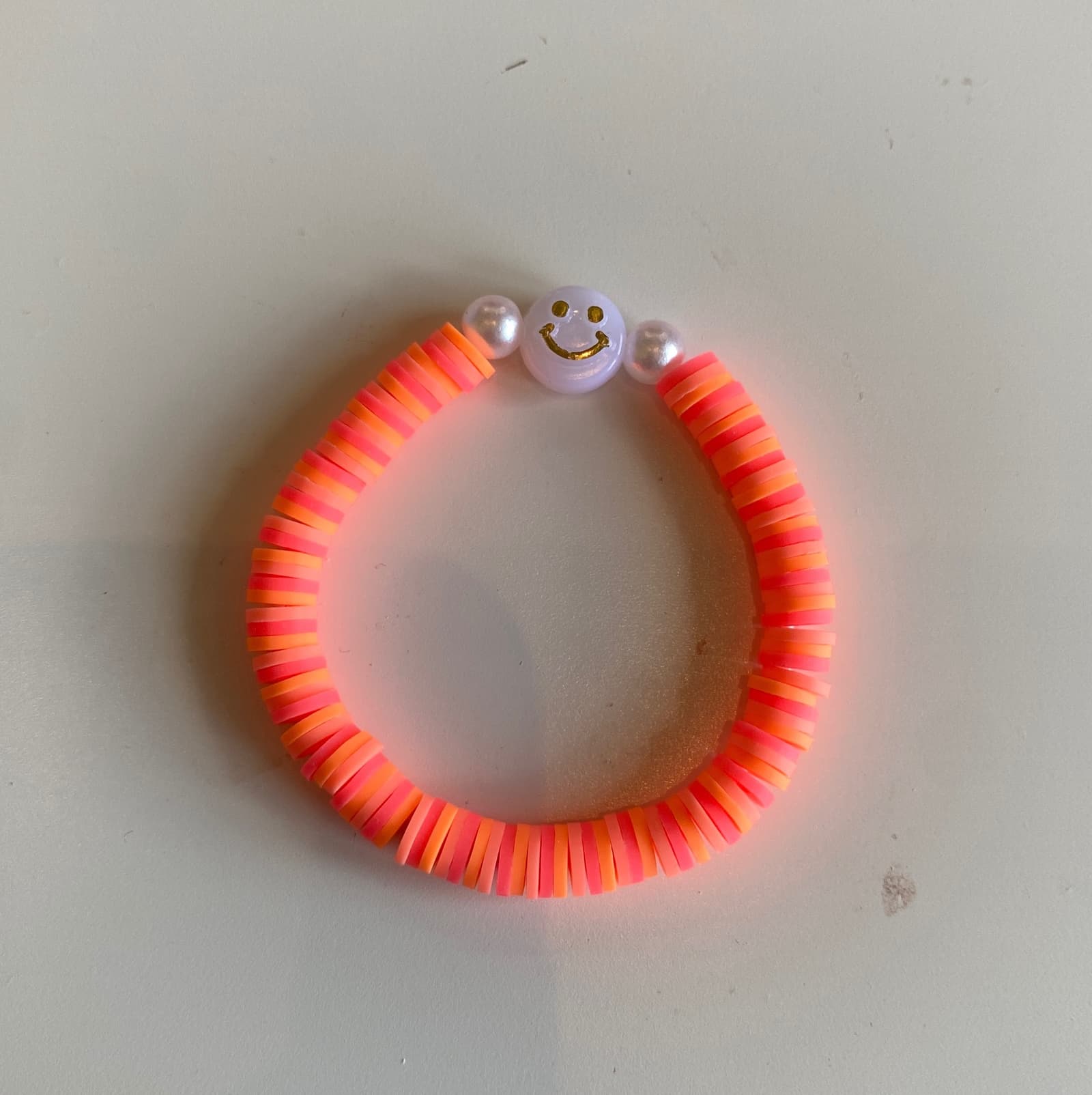 Korallfärgat armband